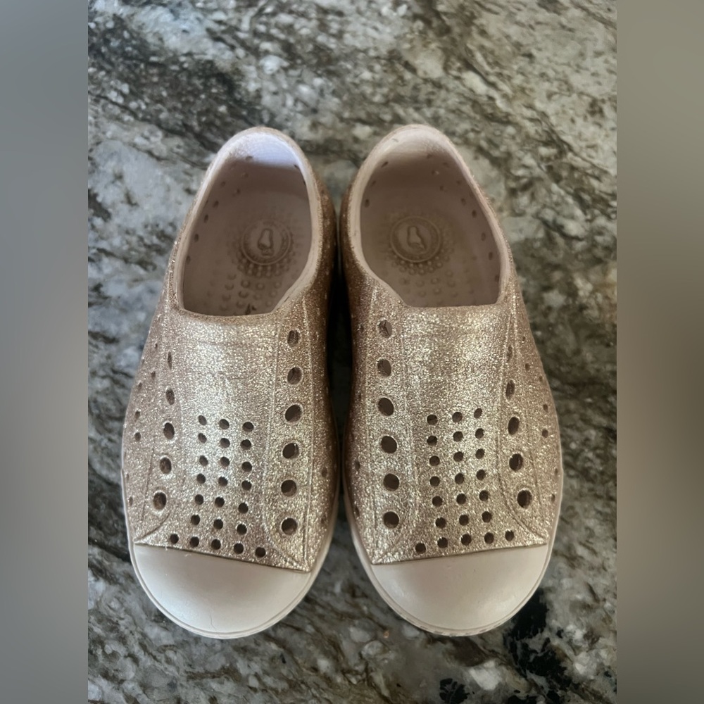 Native Shoes size 7 girls in Gold Sparkle